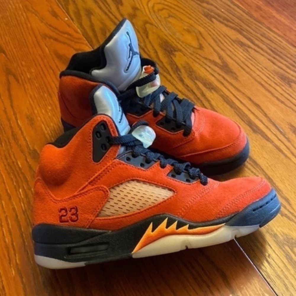 Jordan Retro 5 Dunk on Mars Sneakers Women’s 5.5